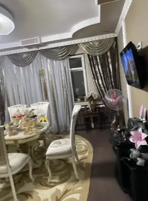 3 xonali kvartira sotiladi − 75 m²