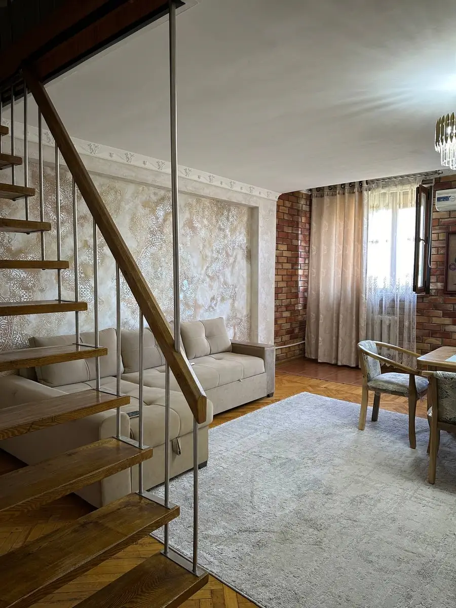 Продается 4-комнатная квартира − 120 м²