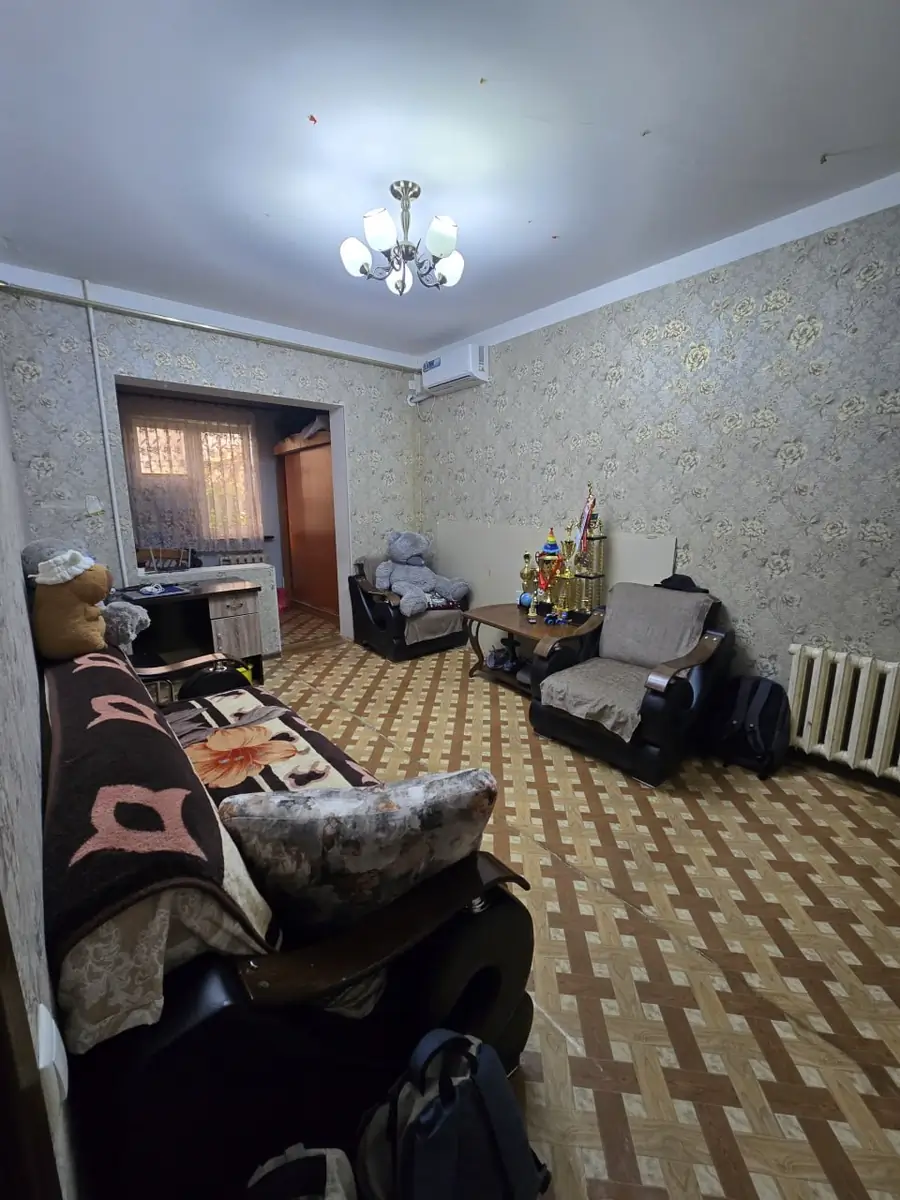 Продается 1-комнатная квартира − 44 м²