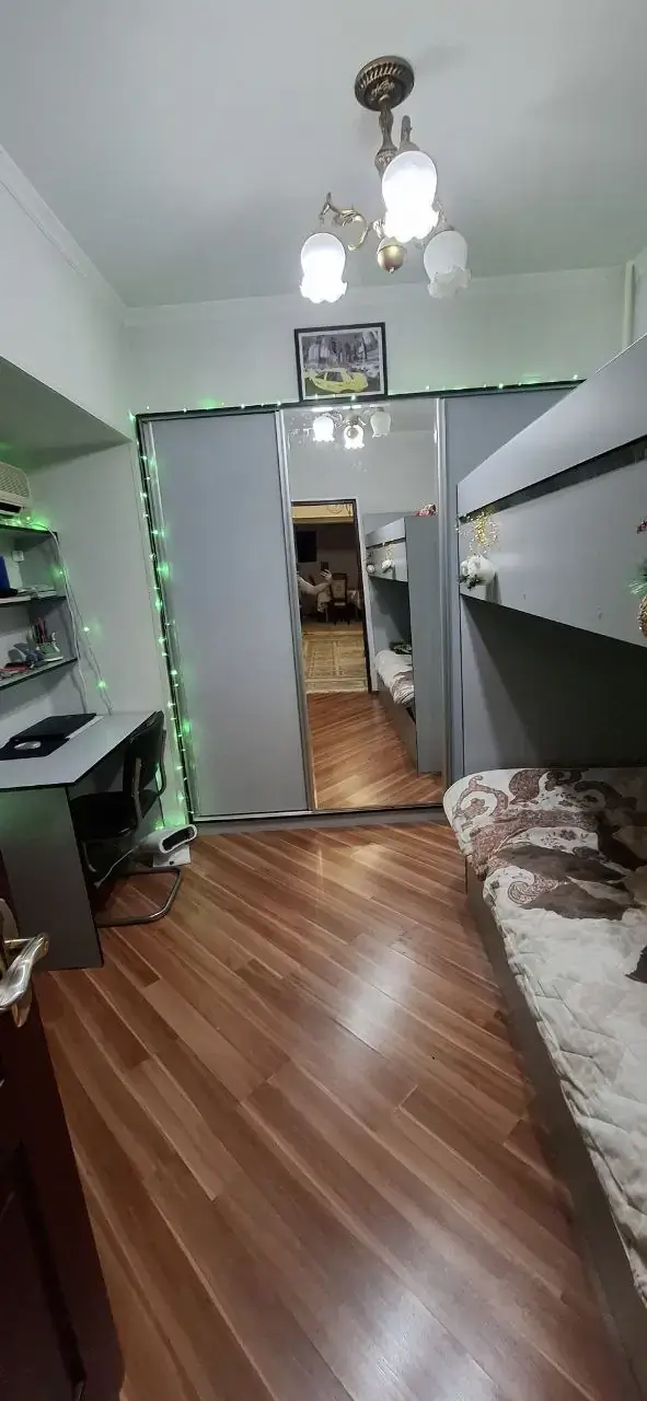 3 xonali kvartira sotiladi − 67 m²