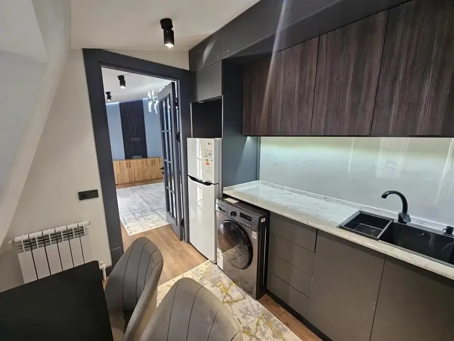 2 xonali kvartira sotiladi − 49 m²