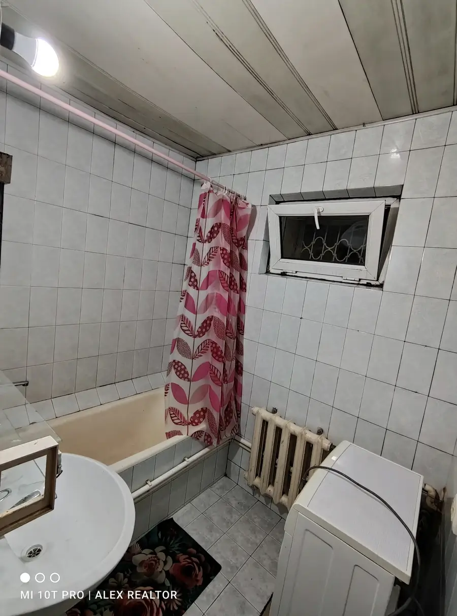 Сдается 2-комнатная квартира − 56 м²
