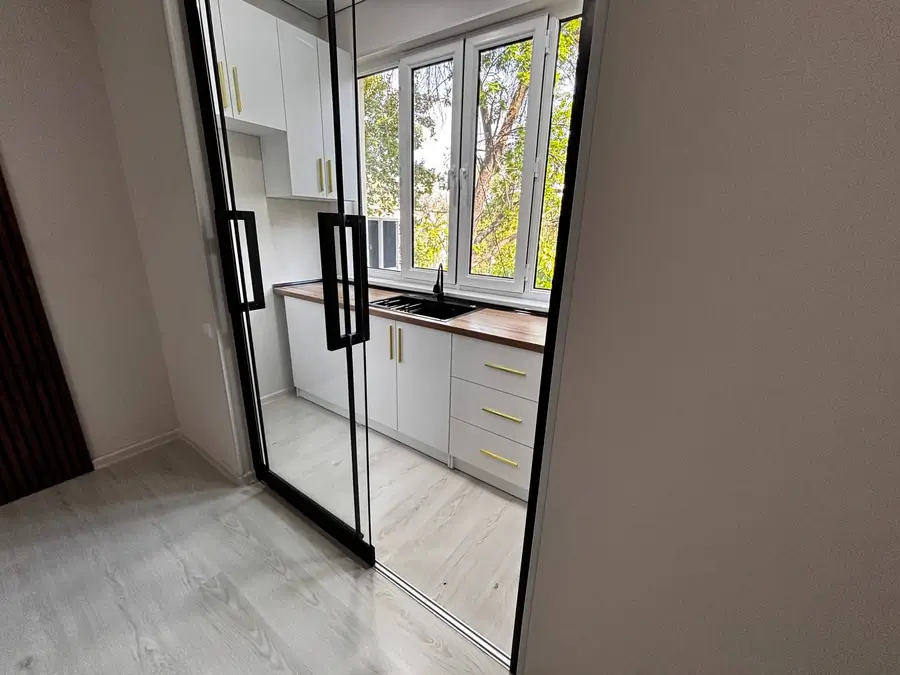 2 xonali kvartira sotiladi − 30 m²