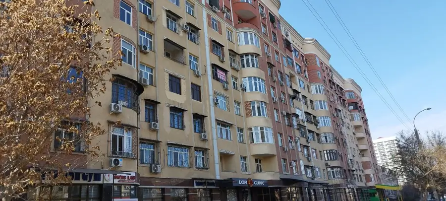 Продается 2-комнатная квартира − 140 м²