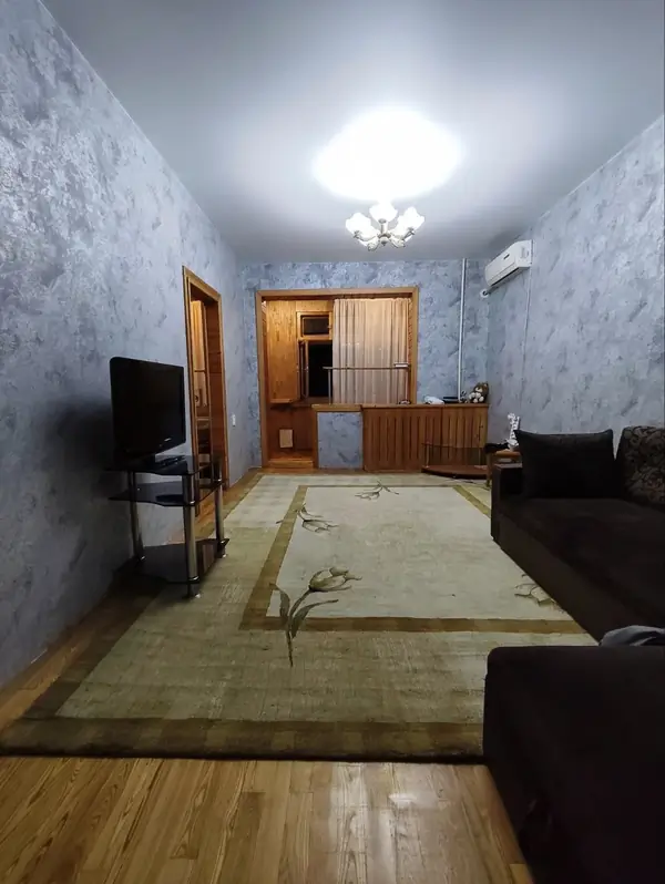 3 xonali kvartira sotiladi − 68 m²