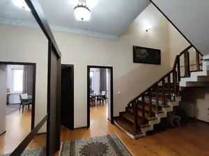 2 qavatli uy sotiladi − 3.7 m²