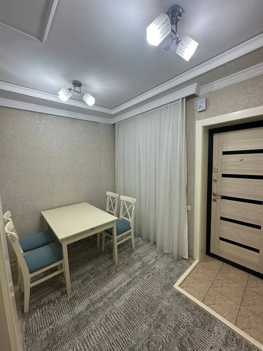 Продается 2-комнатная квартира − 65 м²