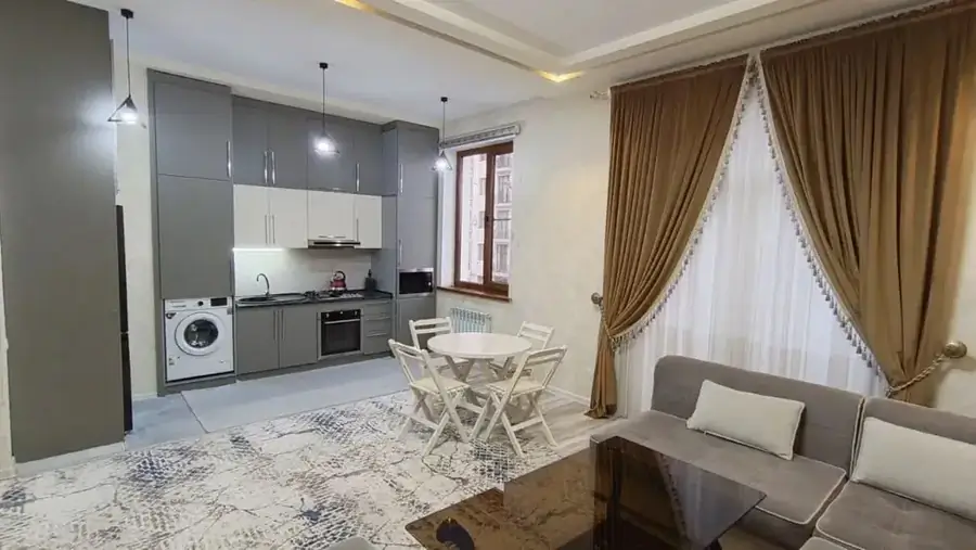 Сдается 2-комнатная квартира − 65 м²