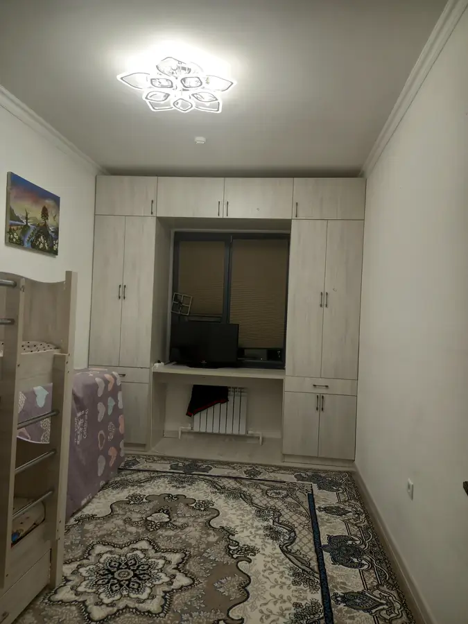 3 xonali kvartira sotiladi − 74 m²