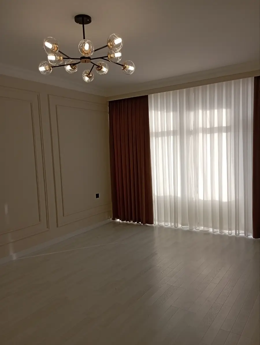 Продается Более 5-комнатная квартира − 190 м²