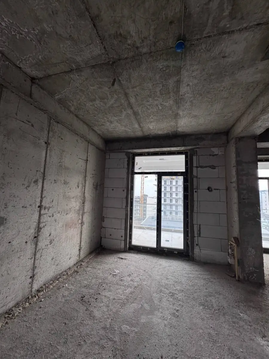 3 xonali kvartira sotiladi − 79 m²