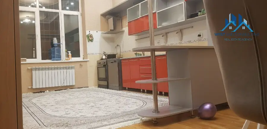 Ijaraga 3 qavatli uy − 350 m²