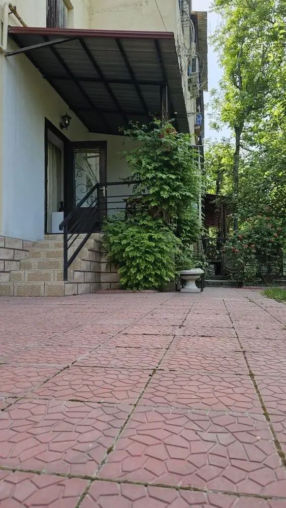 Продается 2-комнатная квартира − 62 м²
