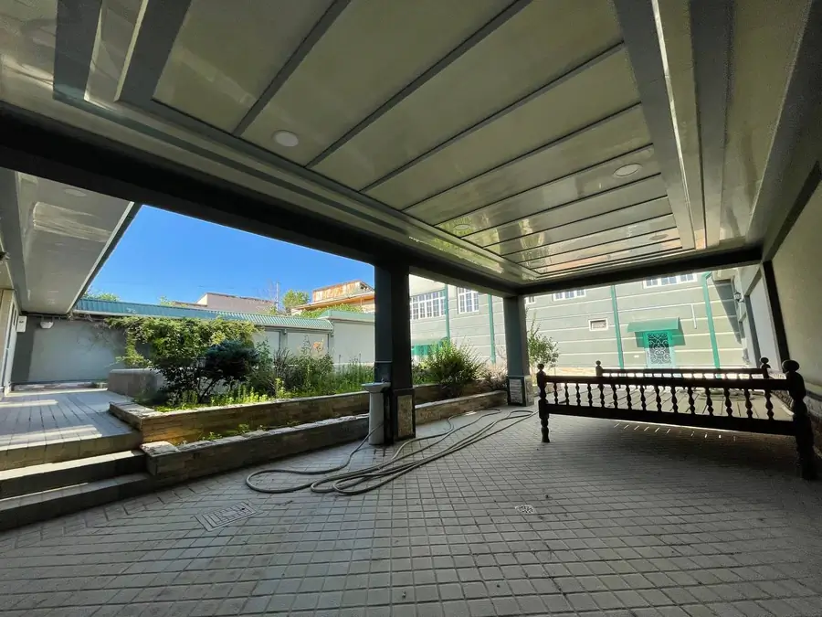 3 qavatli uy sotiladi − 400 m²
