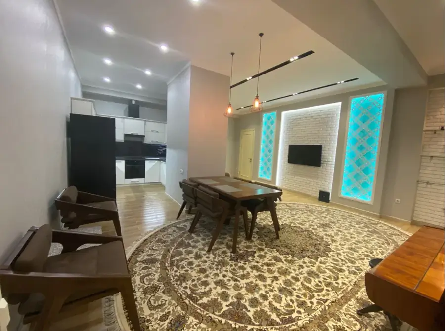 Продается 2-комнатная квартира − 100 м²