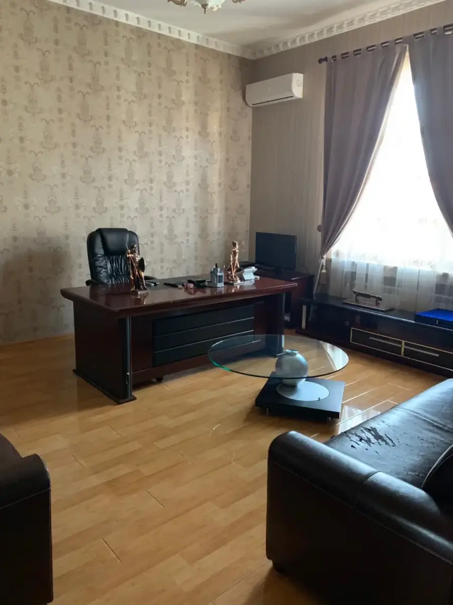 Ijaraga 4 qavatli uy − 700 m²