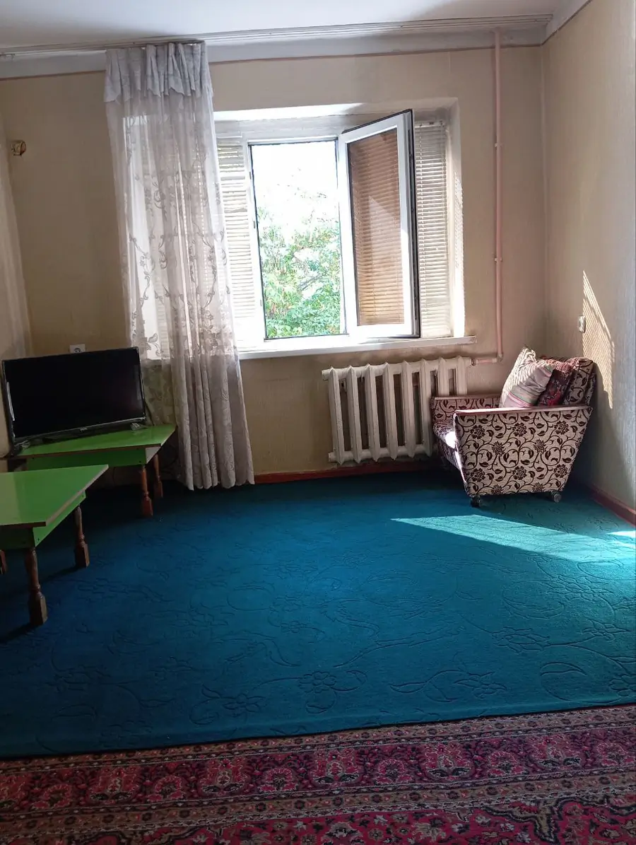 Продается 1-комнатная квартира − 30 м²
