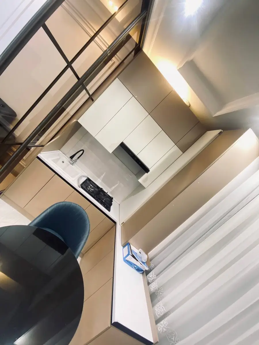 Сдается 2-комнатная квартира − 55 м²