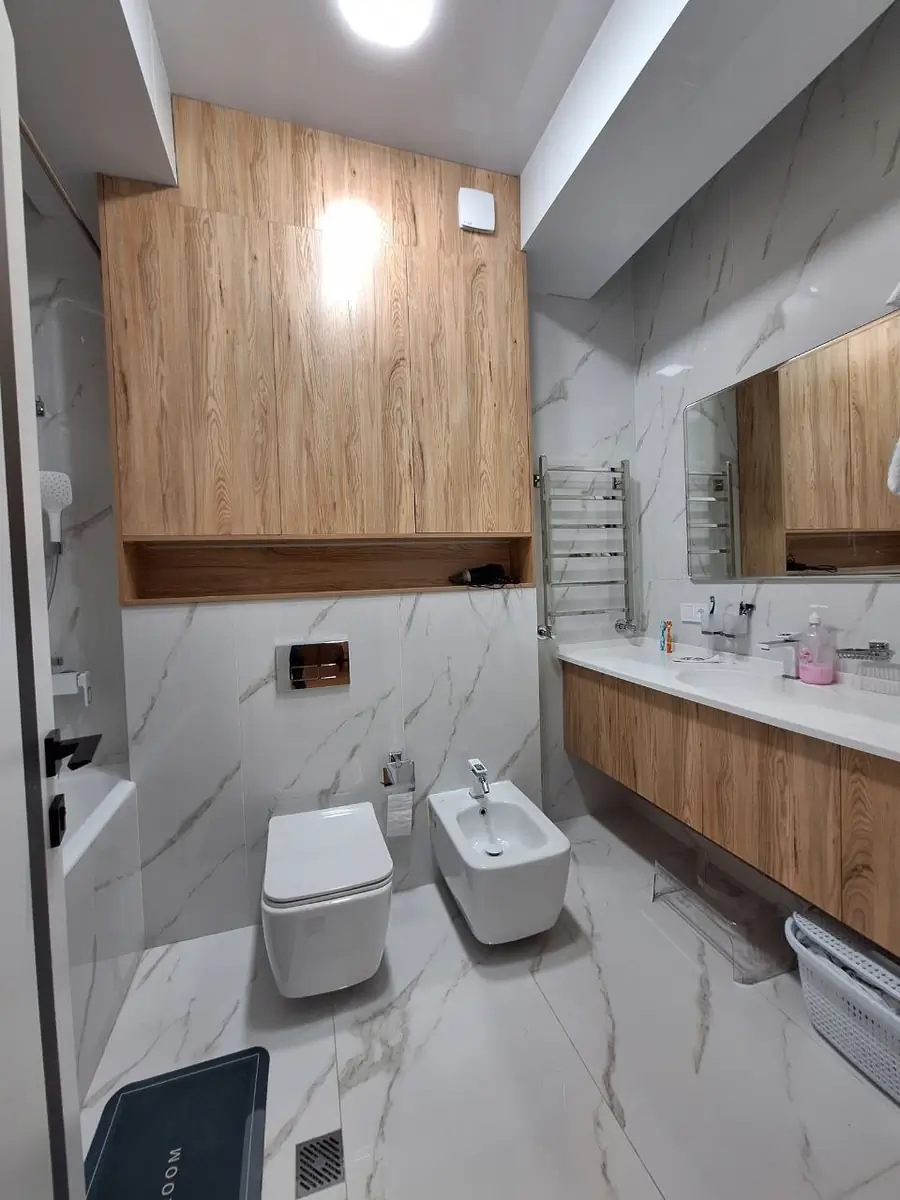 Продается Более 5-комнатная квартира − 175 м²