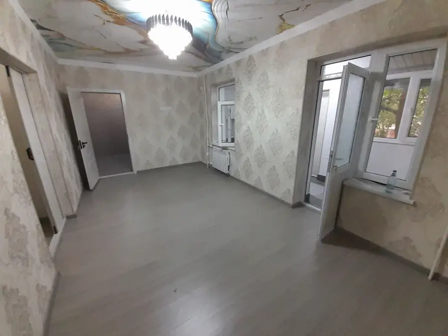 Продается 2-комнатная квартира − 53 м²