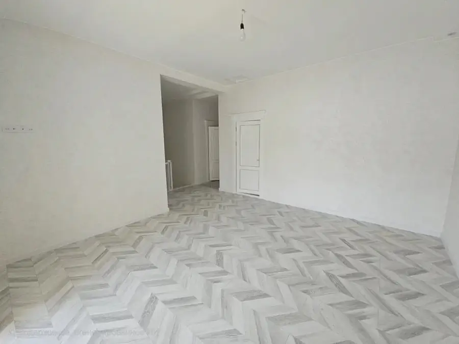 2 qavatli uy sotiladi − 300 m²