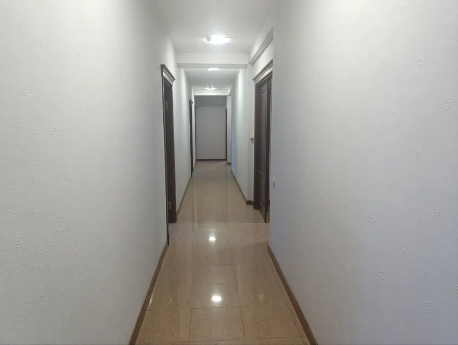Ijaraga ofis − 300 m²