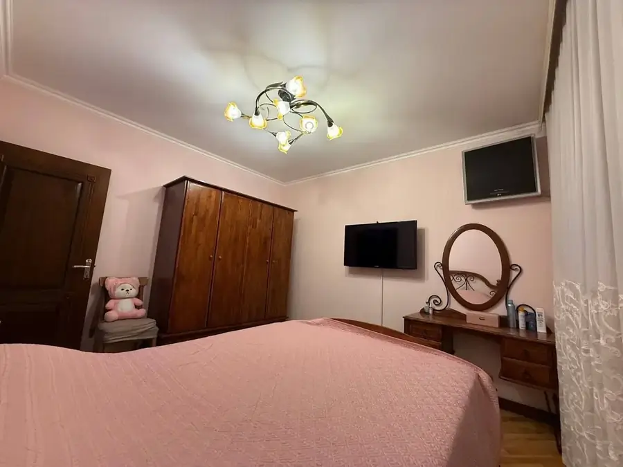 Продается 4-комнатная квартира − 80 м²