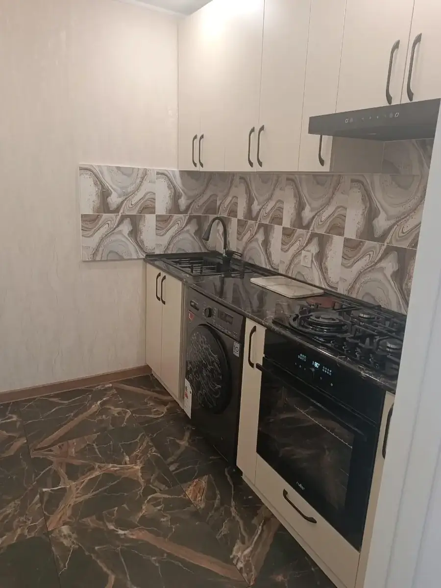 Продается 3-комнатная квартира − 65 м²