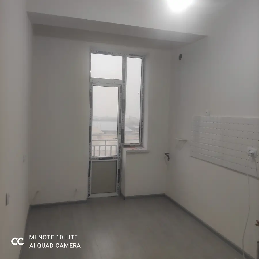 2 xonali kvartira sotiladi − 52.6 m²