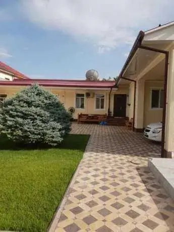 1-этажный дом − 200 м², 8 сот.
