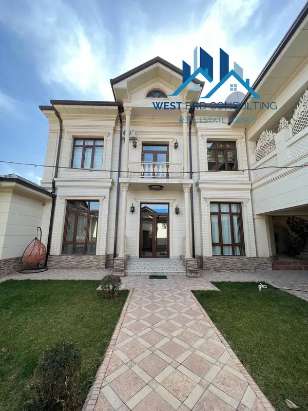 3 qavatli uy − 430 m², 4.4 sot.