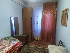 4 xonali kvartira sotiladi − 79 m²