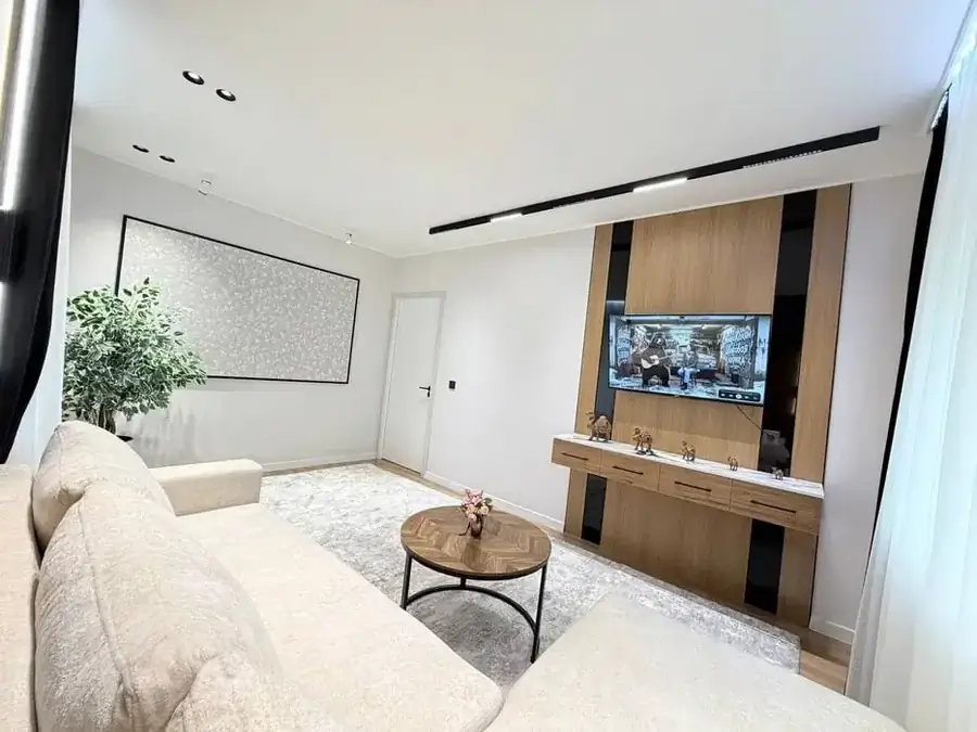 2 xonali kvartira sotiladi − 42 m²