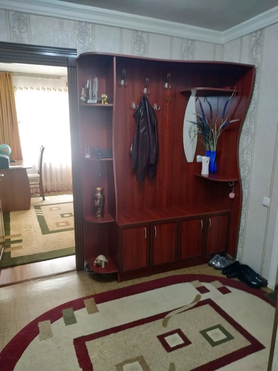 3 xonali kvartira sotiladi − 67 m²