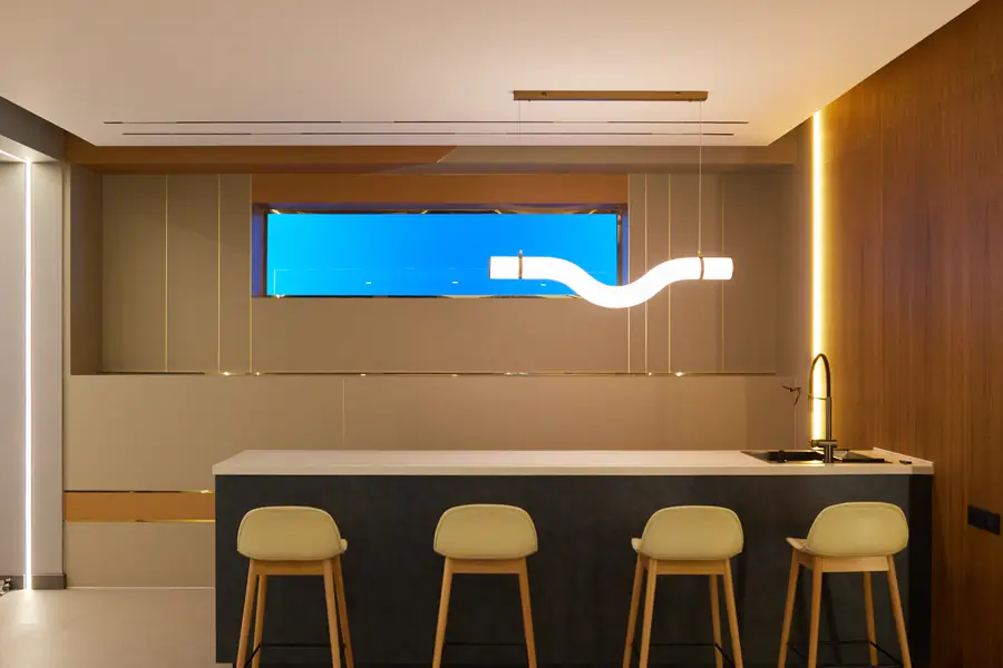 3 qavatli uy sotiladi − 600 m²