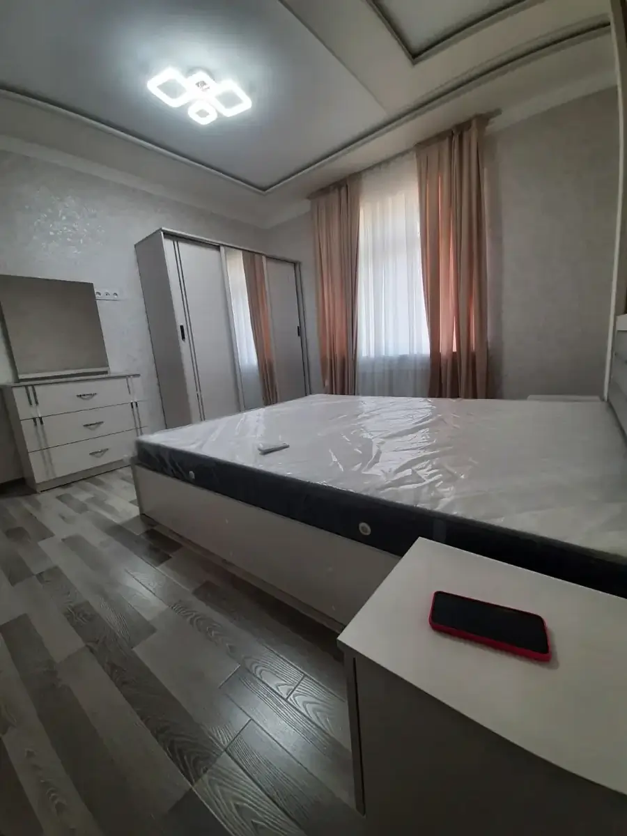 Сдается 4-комнатная квартира − 85 м²