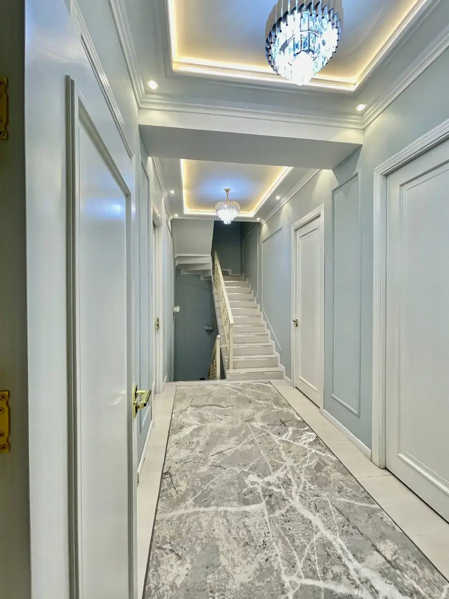 Продается 2-этажный дом − 300 м²