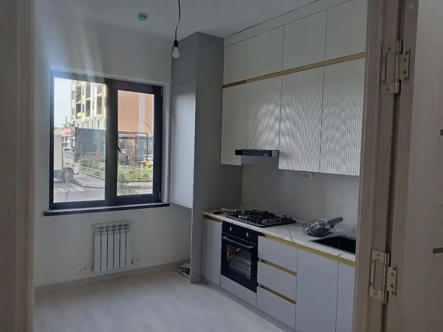 3-комнатная квартира − 80 м², 1/16 этаж