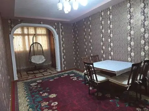 4 xonali kvartira sotiladi − 80 m²