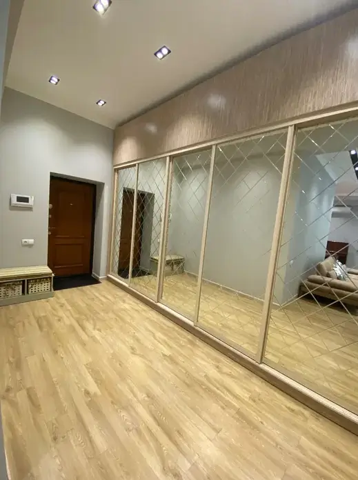Продается 2-комнатная квартира − 100 м²