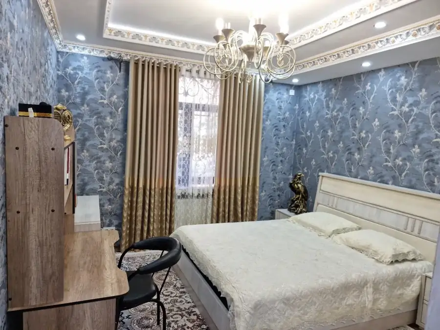 Сдается 4-комнатная квартира − 226 м²