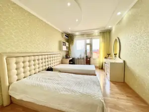 4 xonali kvartira sotiladi − 182 m²