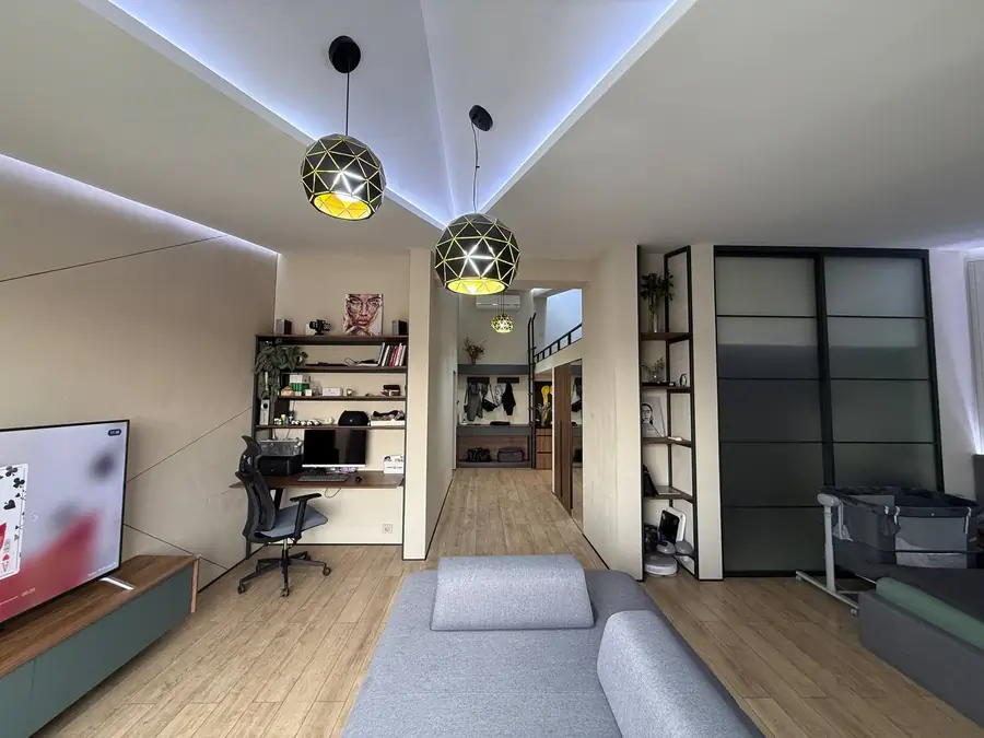 4 xonali kvartira sotiladi − 139 m²