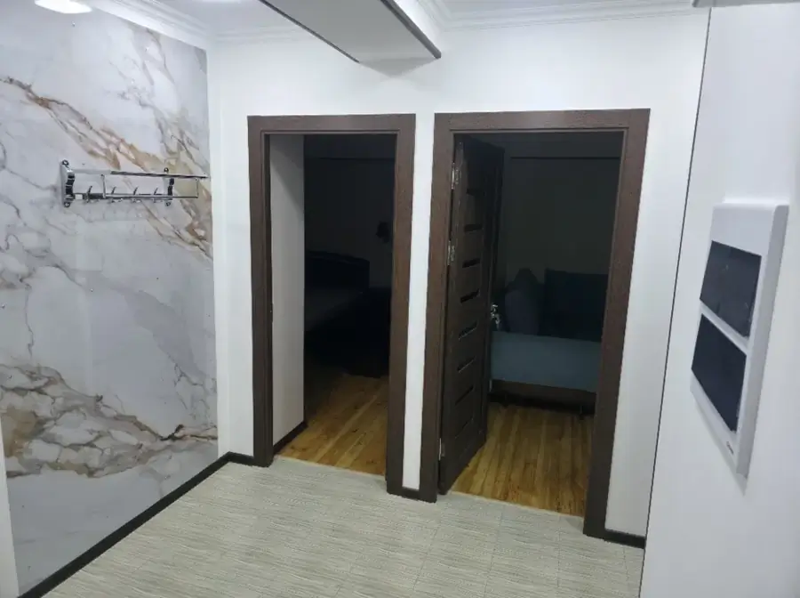 4 xonali kvartira sotiladi − 90 m²