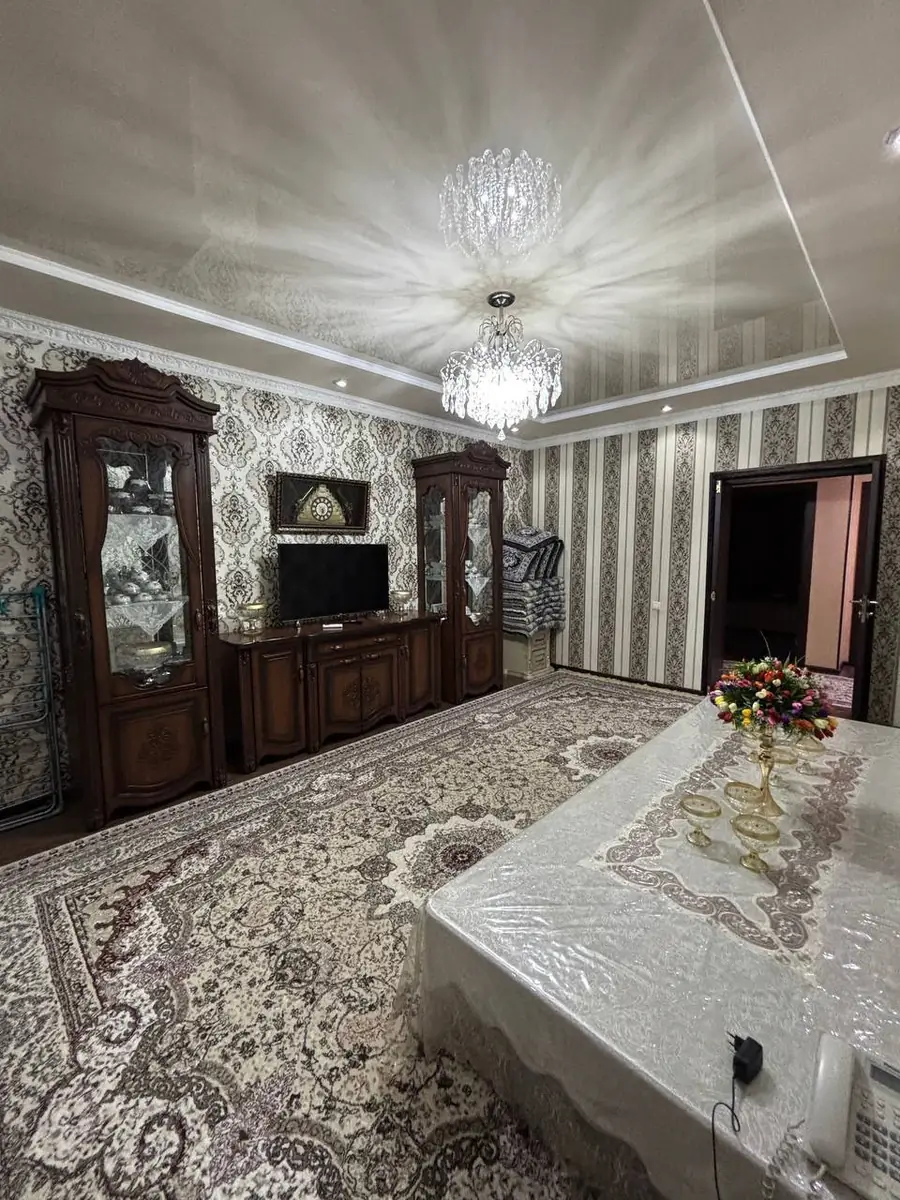 3 xonali kvartira sotiladi − 68 m²