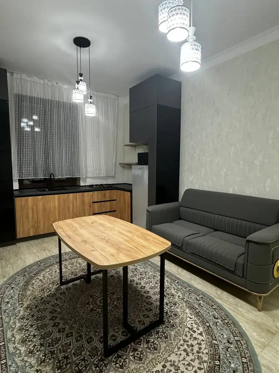 Сдается 3-комнатная квартира − 94 м²