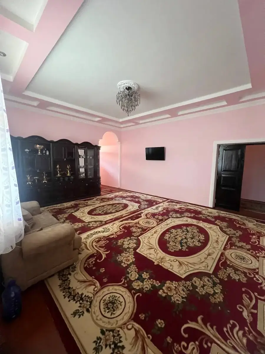 Продается 1-этажный дом − 2400 м²