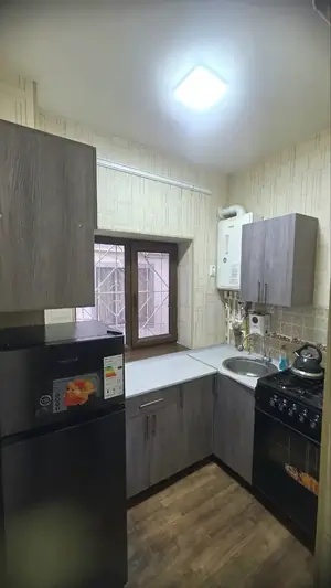 1 xonali kvartira − 30 m², 1/4 qavat