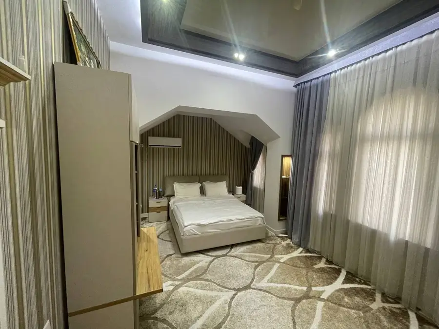 Сдается 4-этажный дом − 1000 м²