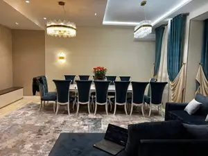 Более 5-комнатная квартира − 300 м², 3/3 этаж
